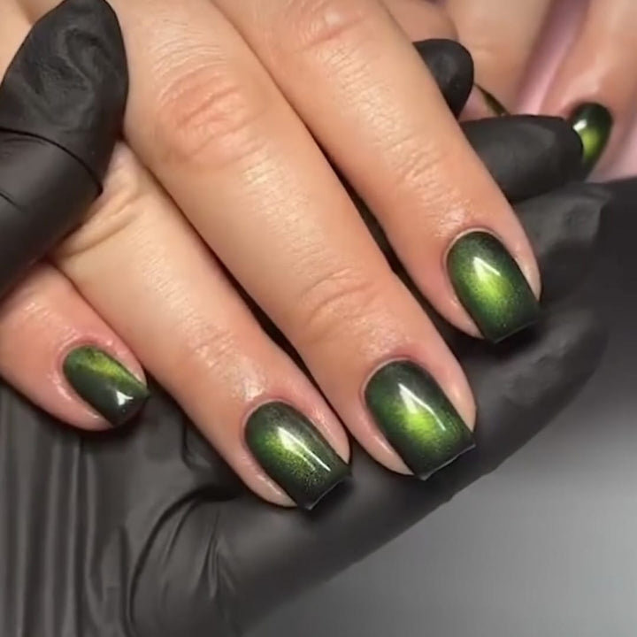 Poison Ivy - UGGP-CE003 Urban Graffiti Gel Polish 15ml   Naio Nails